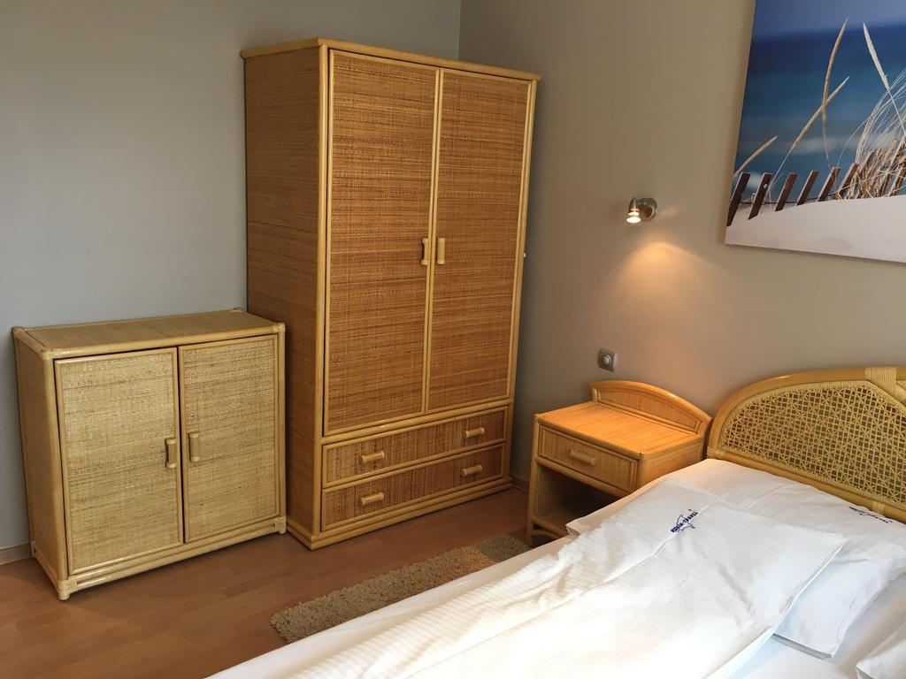 Wolin-Travel Apartament Dom Przy Parku ミエンジズドロイェ エクステリア 写真